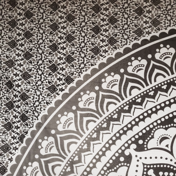 NEW Huge Grey and White Mandala Tapestry - Picture 7 of 7